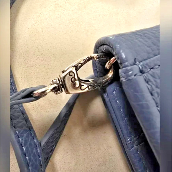 B2 New BRIGHTON Flap Organizer Crossbody Blue Floral Motif Patch Bag Wallet $230 - Picture 4 of 4